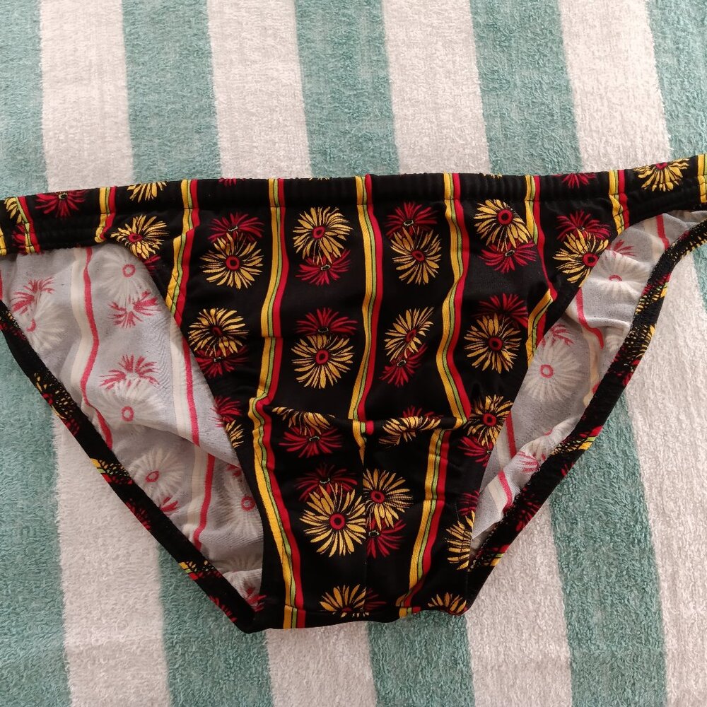 RARE VINTAGE 1" HOM SWIM BRIEF, SIZE 34", BLACK/RED/YELLOW FLOWERED (NWOT)